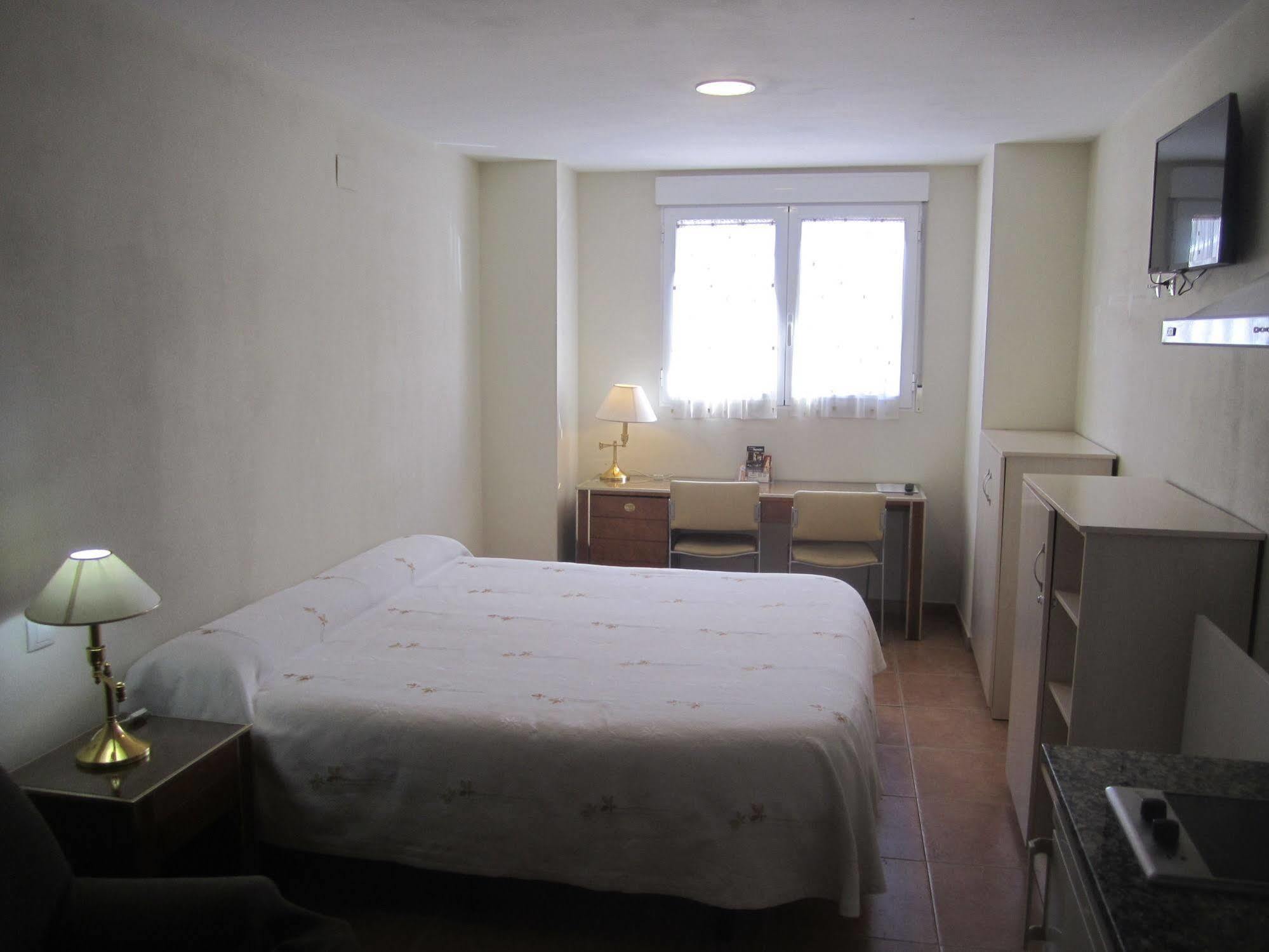 Hostal El Estudio Almansa Exterior foto